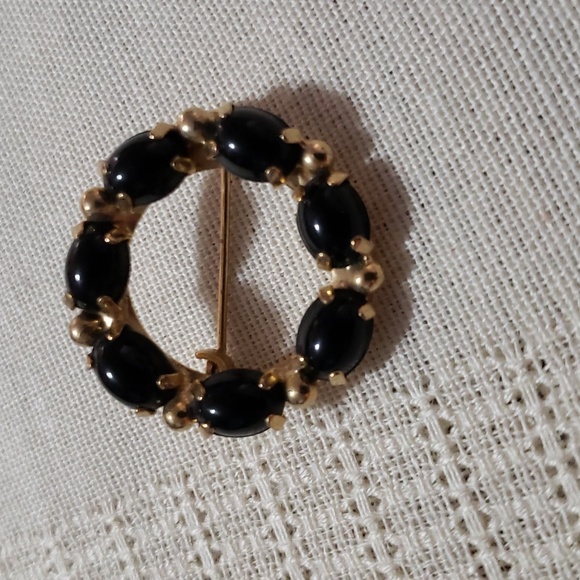 Vintage Goldtone Circular Brooch with black beads - Picture 3 of 3